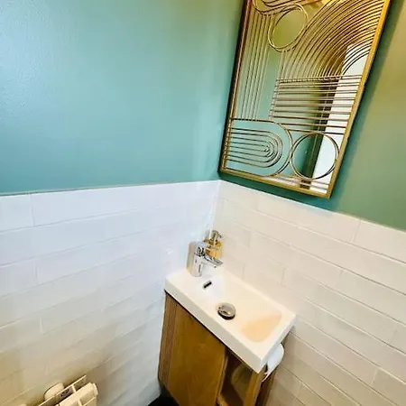 Paris - Charmante Maison De 165m2 Sur Propriete De 650m2 *